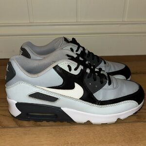 Nike Air Max 90 Black and Light Gray Sneakers